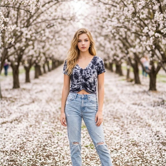 American Eagle Outfitters Black and Gray Tie-Dye Crop Top - Picture 2 of 8